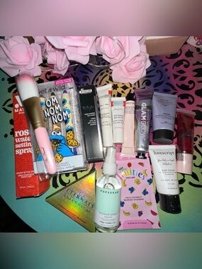 LOT OF 15–ALL NEW ITEMS
MIXED BRANDS WITH SKIN CARE, EYE SHADOW STICKS, ETC